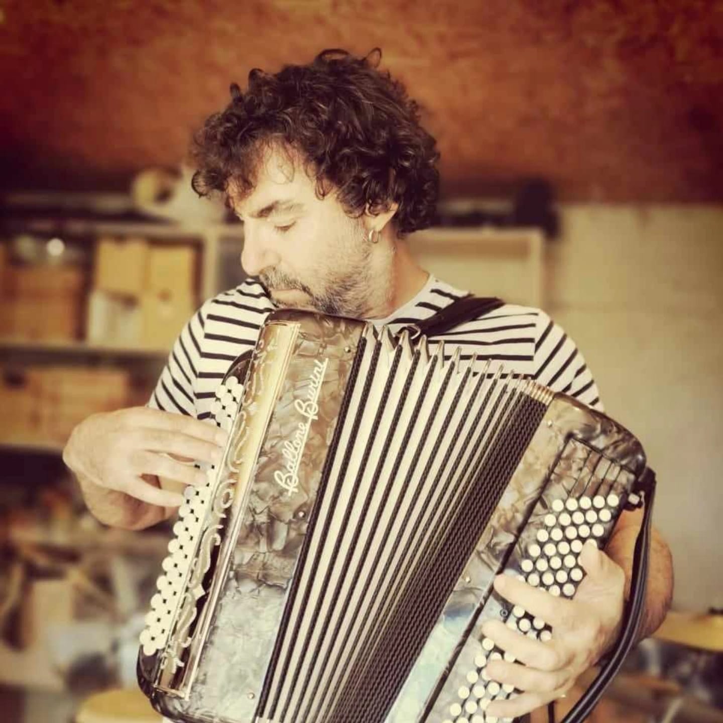 Sebastien Tora musicien à Phonambule la musique à l'hôpital